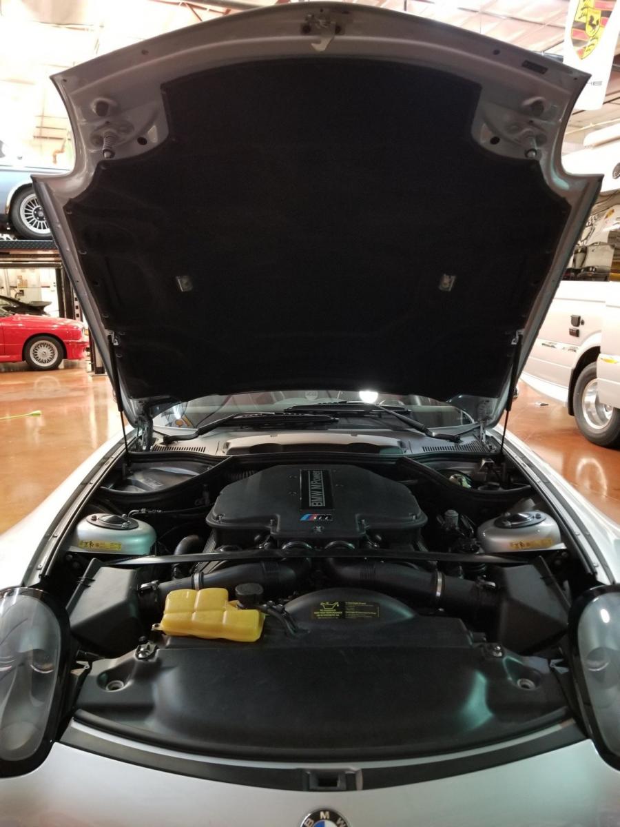 Моторный отсек BMW Z8 (E52) 2001 года  (фото 70 из 98)